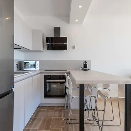 1-br Sea-view Prestigious Parking